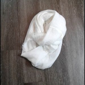 Women's lightweight scarf